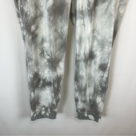 Torrid Relaxed Fit Jogger Challis Mid Rise Pant Tie Dye Gray size:1  Gray - Picture 7 of 14